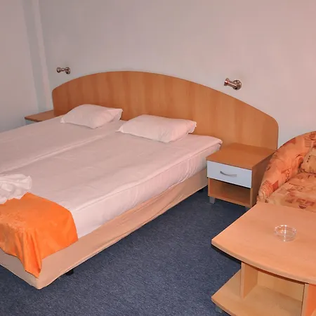 Belleville 3*